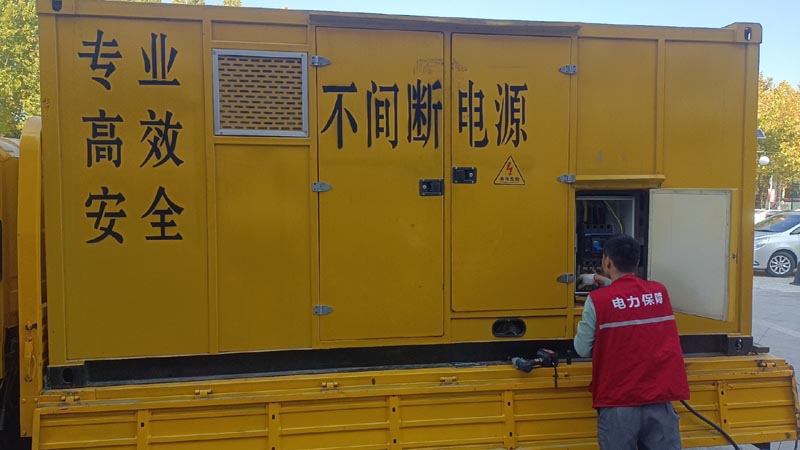 白玉柴油发电机组和UPS电源配合使用时，如何避免切换过程中的电力中断？